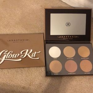 Brand New Anastasia Ultimate Glow Kit